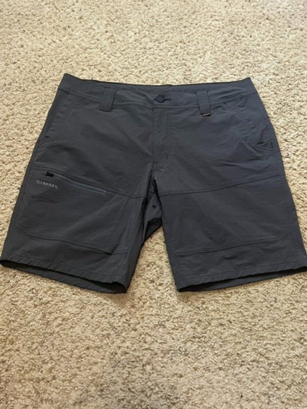 Simms Fishing Men Dark Gray Guide Cargo Shorts Size 36 Waist 10" Inseam EUC Fish